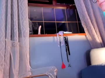 webcam girl littlee33 today image #2810419
