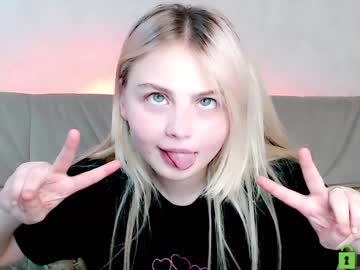 webcam girl shy_blondiee today image #3656986