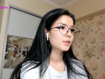 webcam girl akino_17 today image #1228972
