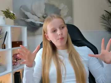 webcam girl maidabarfield today image #4033029