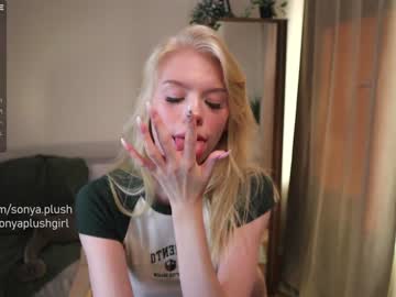 webcam girl sonyaplush today image #2913046