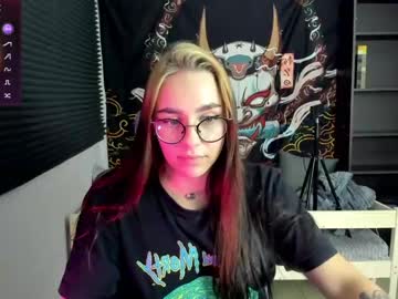 webcam girl jennifermoonlight today image #4039405