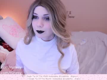 webcam girl runesy today image #860185
