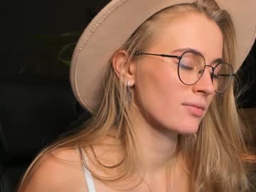 webcam girl linellali today image #2795563