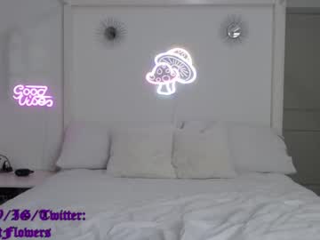 webcam girl violetttflowers today image #1762158