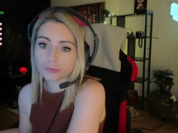 webcam girl kimilee22 today image #1884672