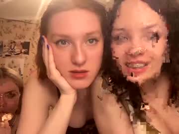 webcam couple greedbiiitchs today image #3938311
