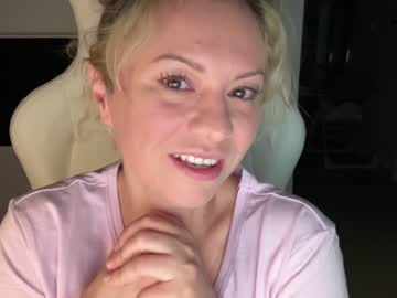 webcam girl kiradivine today image #2701998