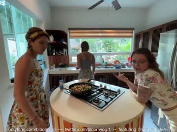 webcam girl bloomyogi today image #994374