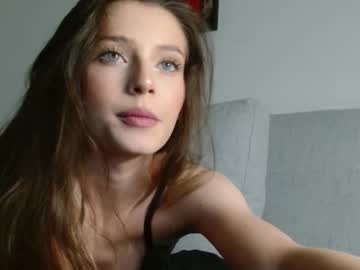 webcam girl isia_slay today image #2343375