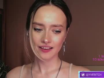 webcam girl _yvie_ today image #3560412