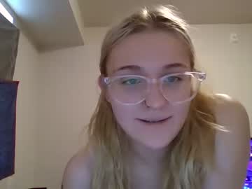 webcam girl shortnsweetie today image #3981993