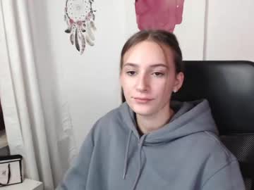 webcam girl lili_petit today image #3116600