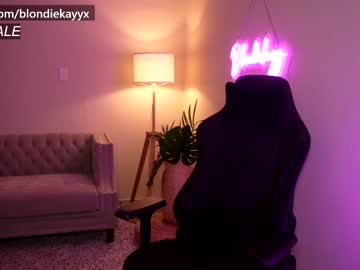 webcam girl blondiekayy today image #2266168