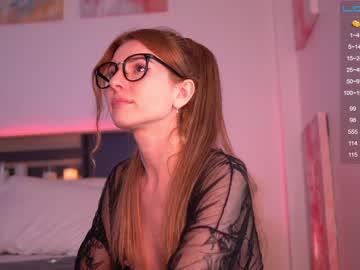 webcam girl sweetkira555 today image #2439236
