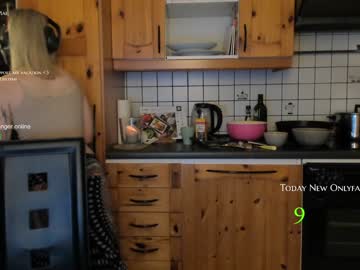 webcam girl kimilee22 today image #1806209