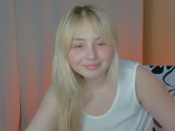 webcam girl shy_blondiee today image #3671499