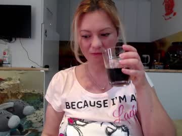 webcam girl kiradivine today image #1999025