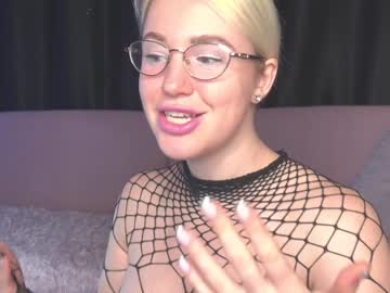 webcam girl tinayummy today image #3566157