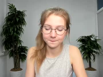 webcam girl avis_ryan today image #1061582