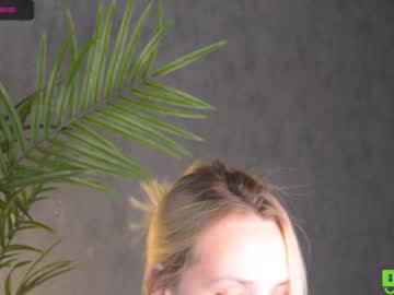 webcam girl boooooom_ today image #2101445