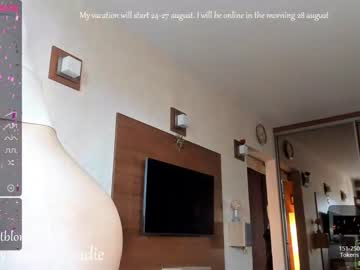 webcam girl bestblondiiecb today image #2493080