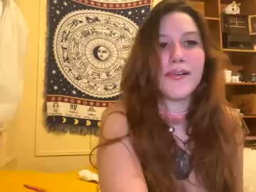 webcam girl lucylabellum today image #4017053