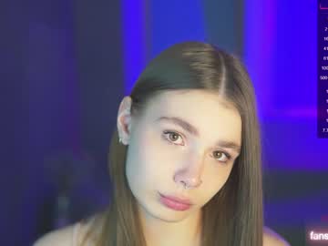 webcam girl hoolybunny today image #3141385