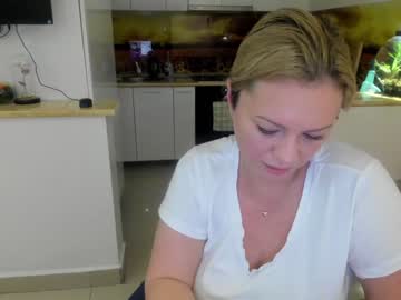 webcam girl kiradivine today image #806735