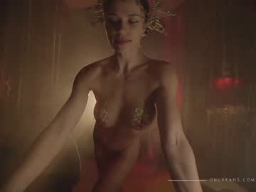 webcam girl lucieoude_ today image #2683058