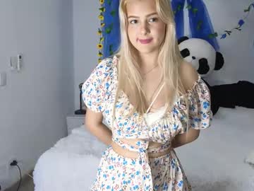 webcam girl cloetonya today image #4019807