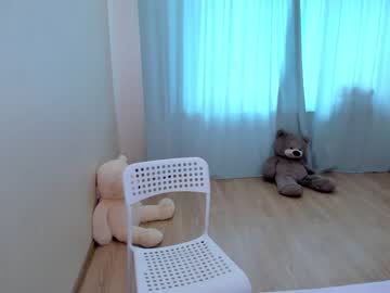 webcam girl yana_squrel_22 today image #1930856