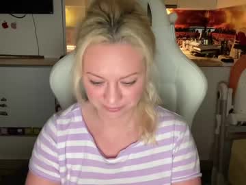 webcam girl kiradivine today image #3813559