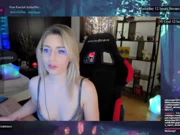 webcam girl kimilee22 today image #3899120