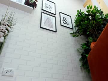 webcam girl luna_burns today image #610408