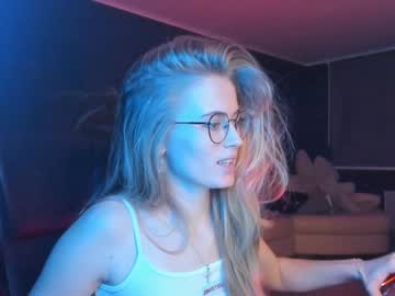webcam girl linellali today image #2974833