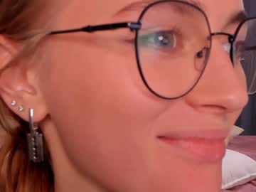 webcam girl linellali today image #2773763