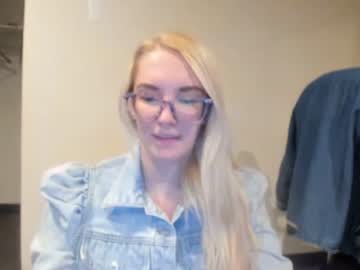 webcam girl mariah95 today image #516497