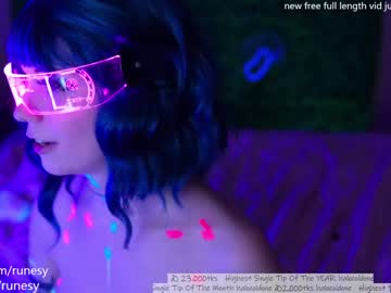 webcam girl runesy today image #3651819