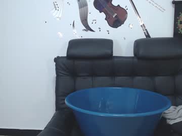 webcam girl kiara_moon2 today image #3869519