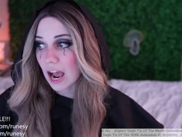 webcam girl runesy today image #2985114