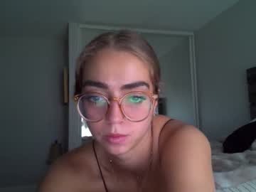 webcam girl kiravixen today image #3954195
