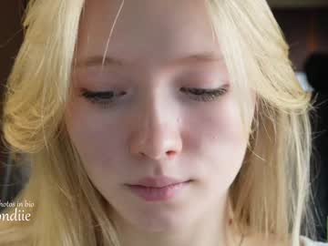 webcam girl bestblondiiecb today image #3819587