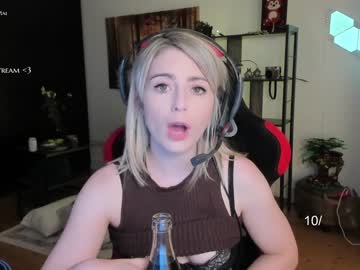 webcam girl kimilee22 today image #1748013