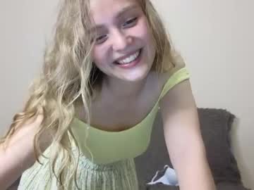 webcam girl your_lily419015 today image #3950560