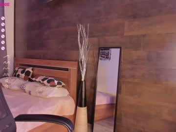 webcam girl yolandabertha today image #3592118
