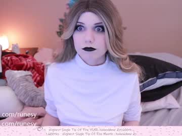 webcam girl runesy today image #860268