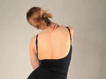 webcam girl mililove12 today image #4077470