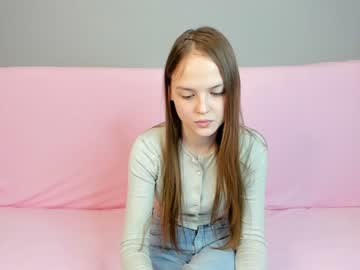 webcam girl little_radiant_sun today image #3746404