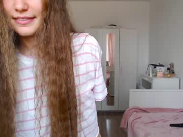 webcam girl ambertan1 today image #2190004